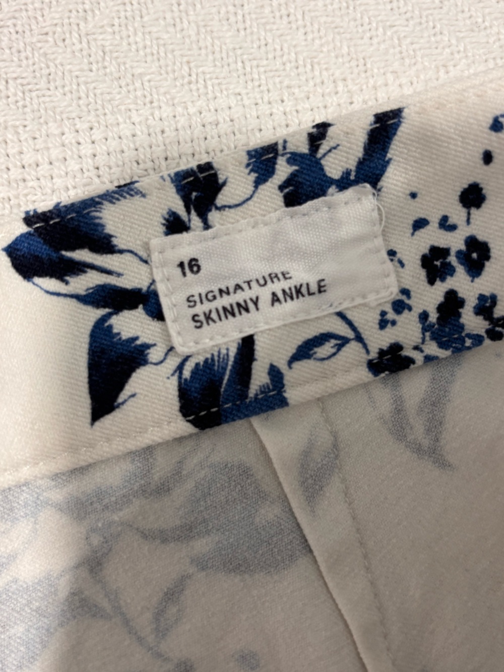 🟣GAP White and Blue Floral Cropped Pants - Picture 7 of 14